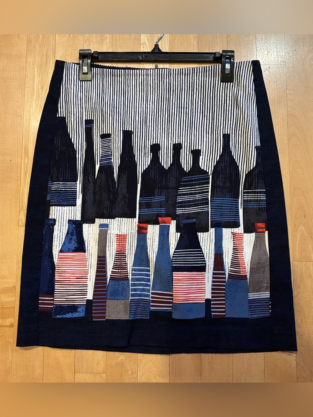 NIC+ZOE Navy, White & Red Patterned Pencil Skirt with Wine Bottle Motif - NWOT